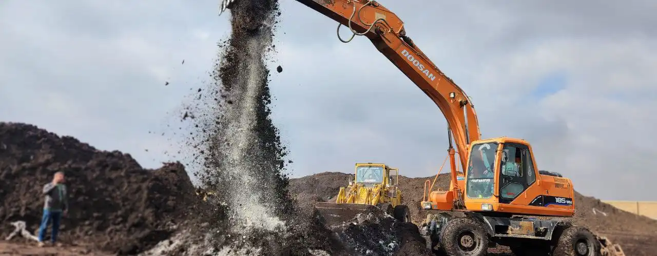 شرکت کیمیاگستر: پیشرو در تولید خاک پوششی و بستر قارچ